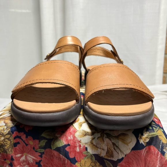 Vionic awaken RX tan NWOB - 6 - Picture 4 of 13